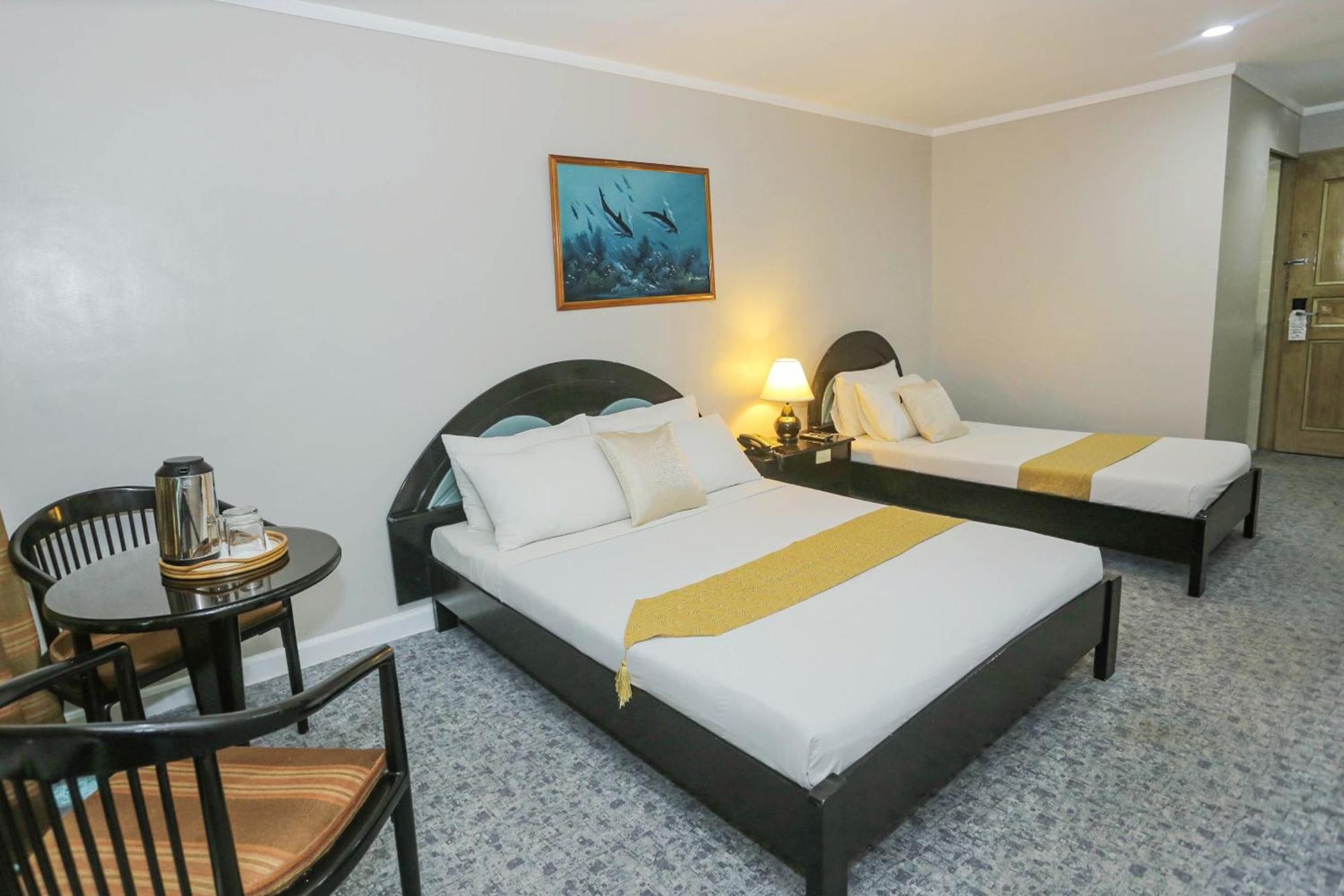 Holiday Plaza Hotel - Cebu Esterno foto