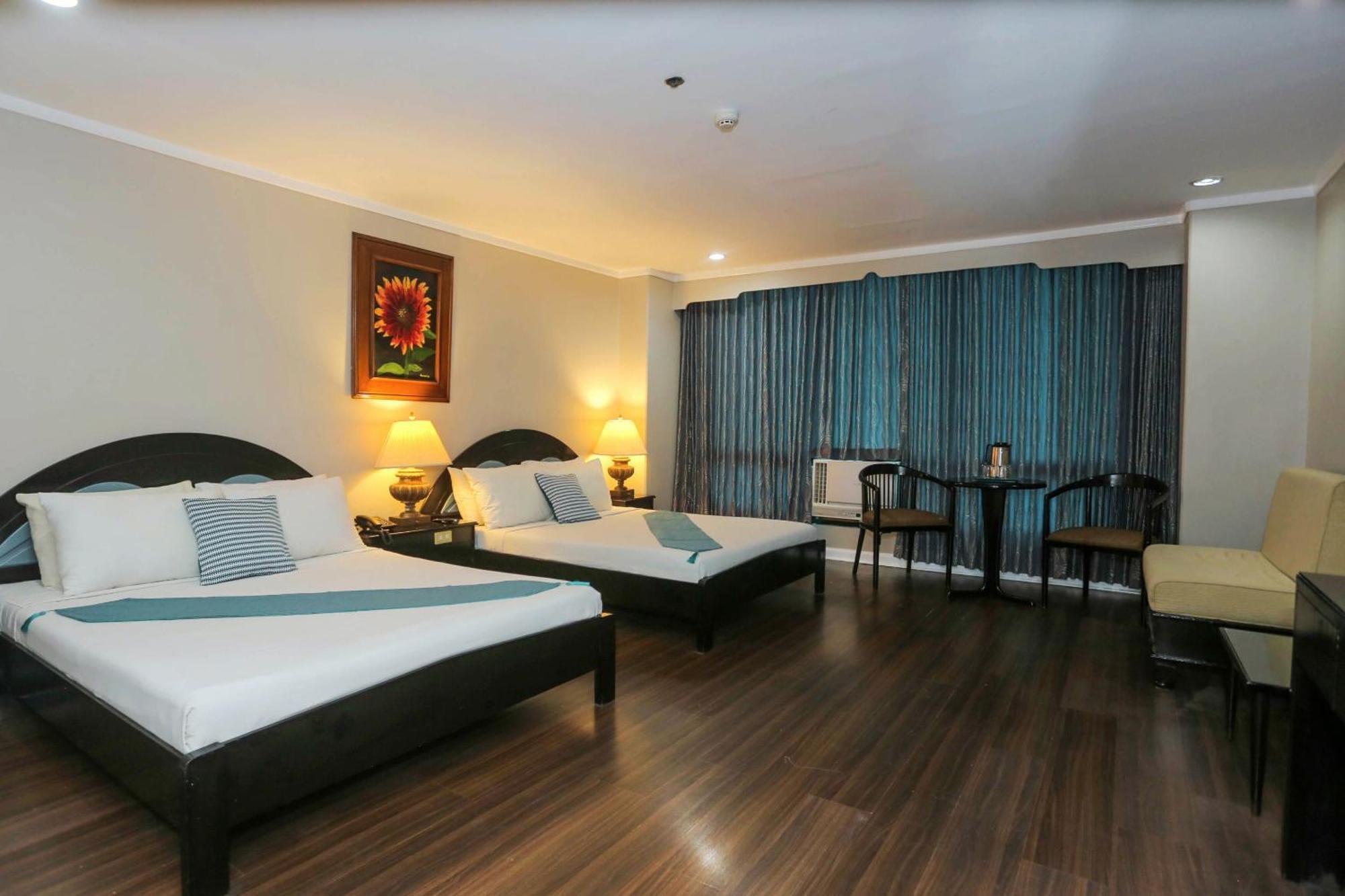 Holiday Plaza Hotel - Cebu Esterno foto