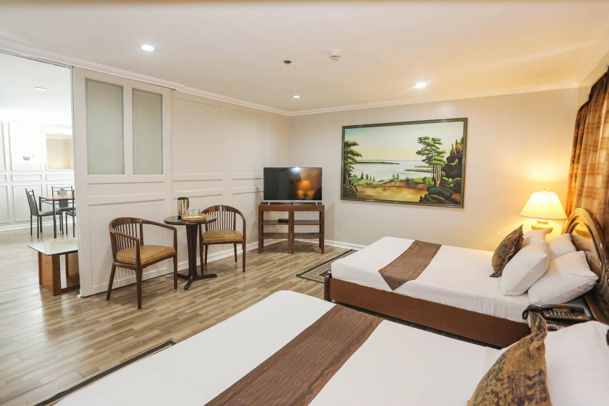 Holiday Plaza Hotel - Cebu Esterno foto