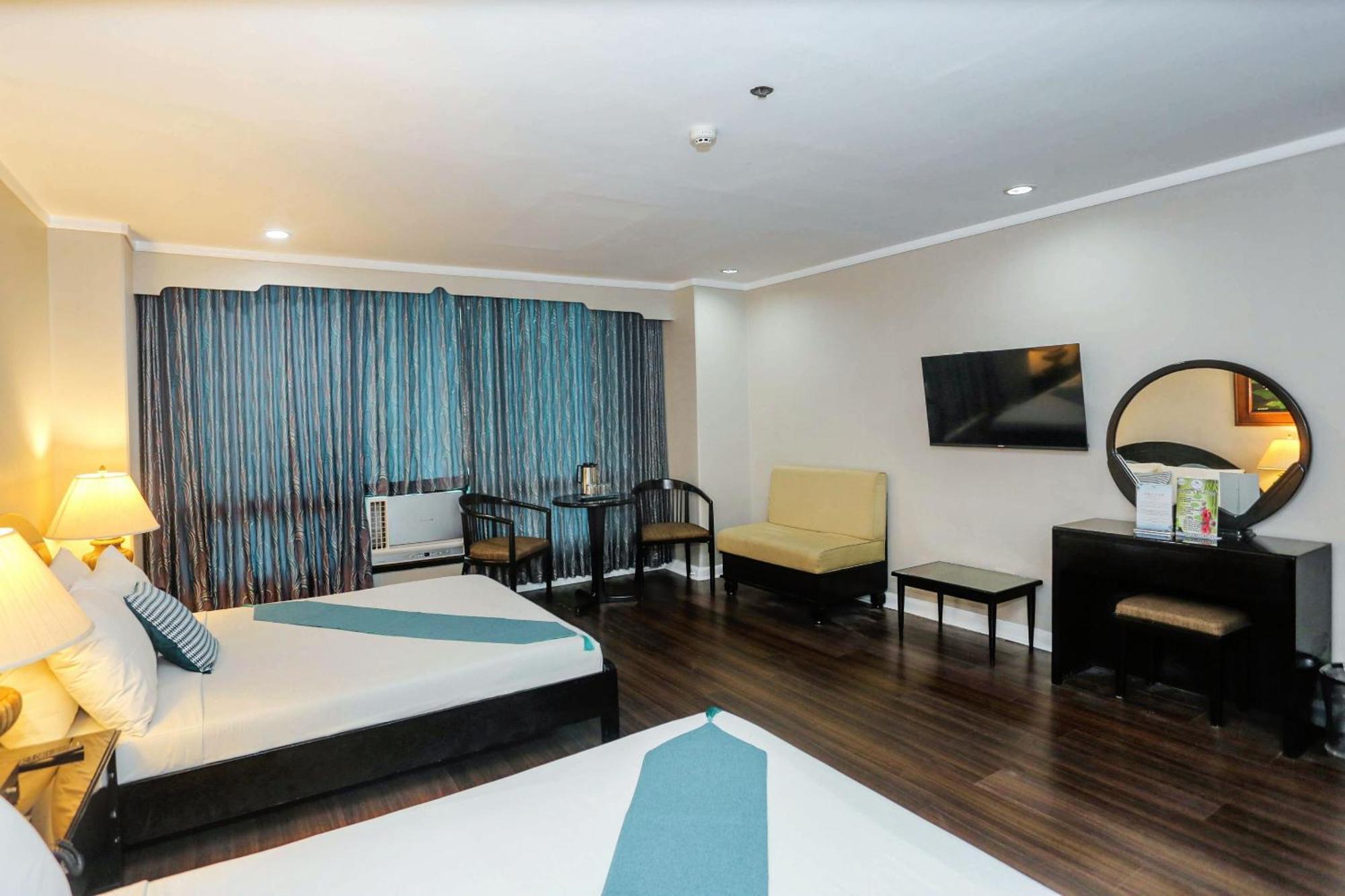 Holiday Plaza Hotel - Cebu Esterno foto