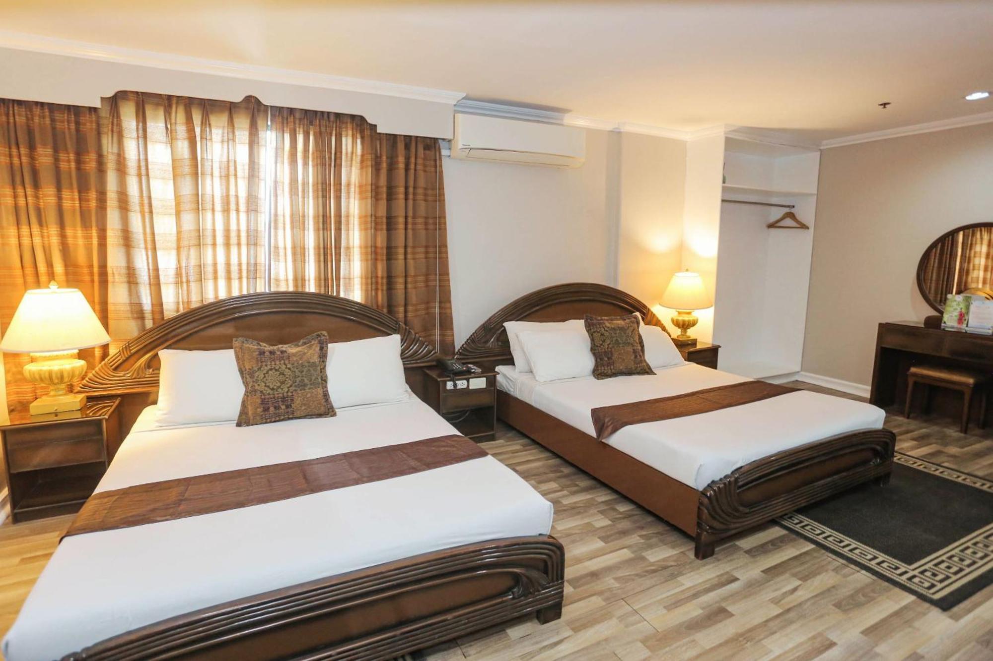 Holiday Plaza Hotel - Cebu Esterno foto