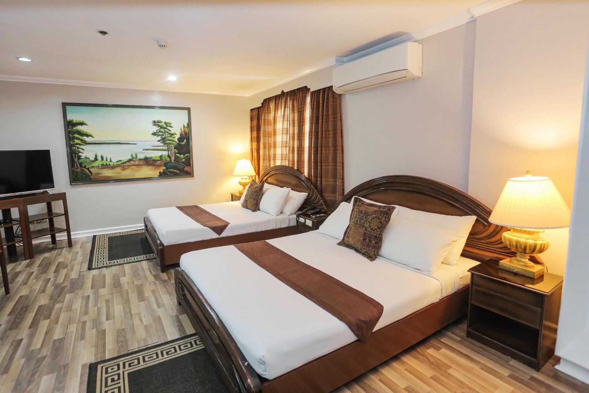 Holiday Plaza Hotel - Cebu Esterno foto