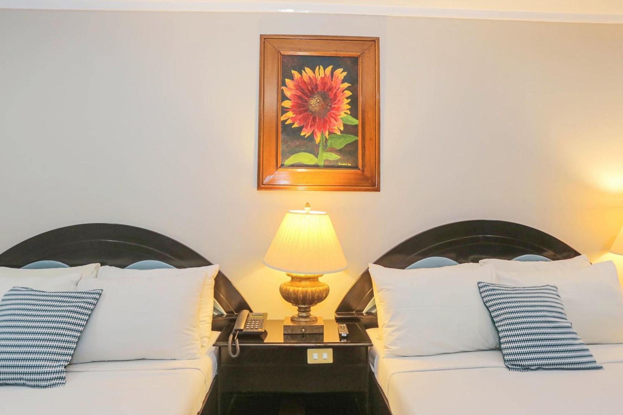 Holiday Plaza Hotel - Cebu Esterno foto