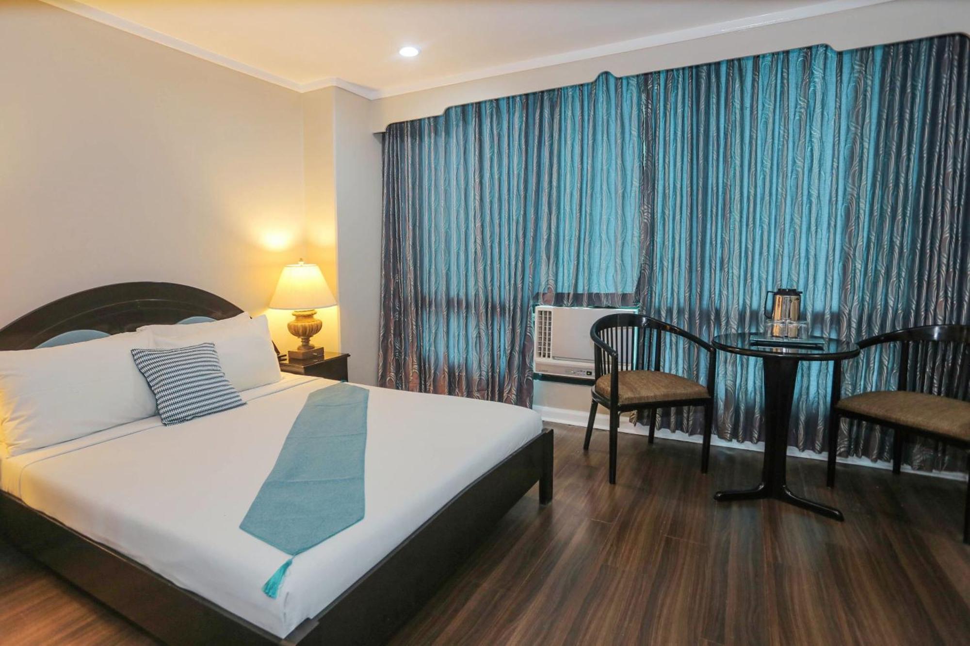 Holiday Plaza Hotel - Cebu Esterno foto