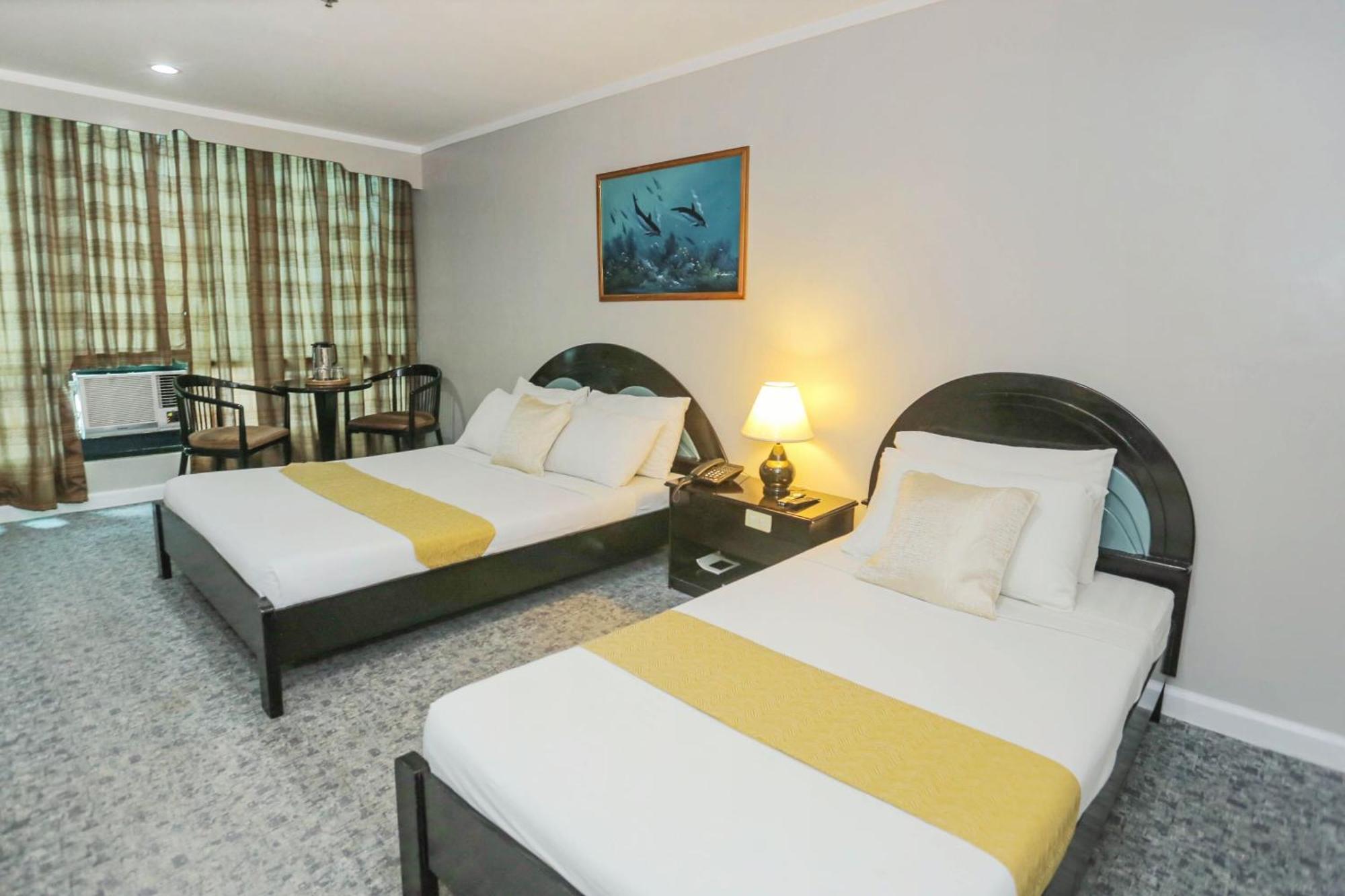 Holiday Plaza Hotel - Cebu Esterno foto