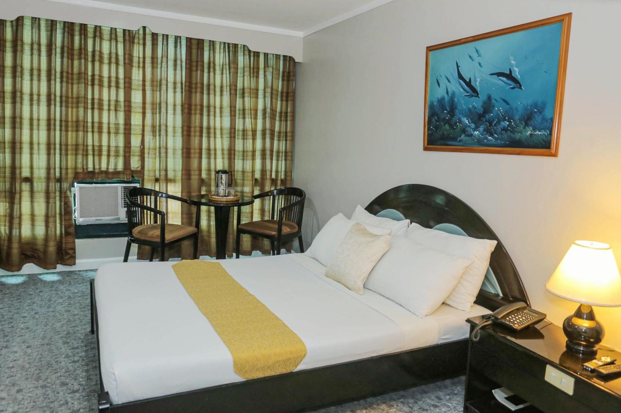 Holiday Plaza Hotel - Cebu Esterno foto