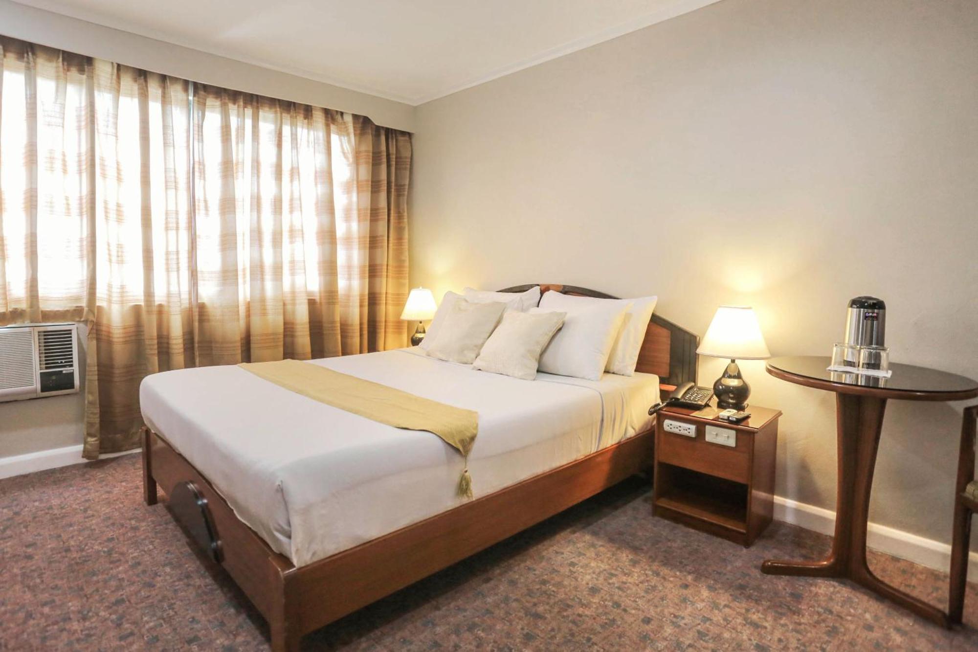 Holiday Plaza Hotel - Cebu Esterno foto