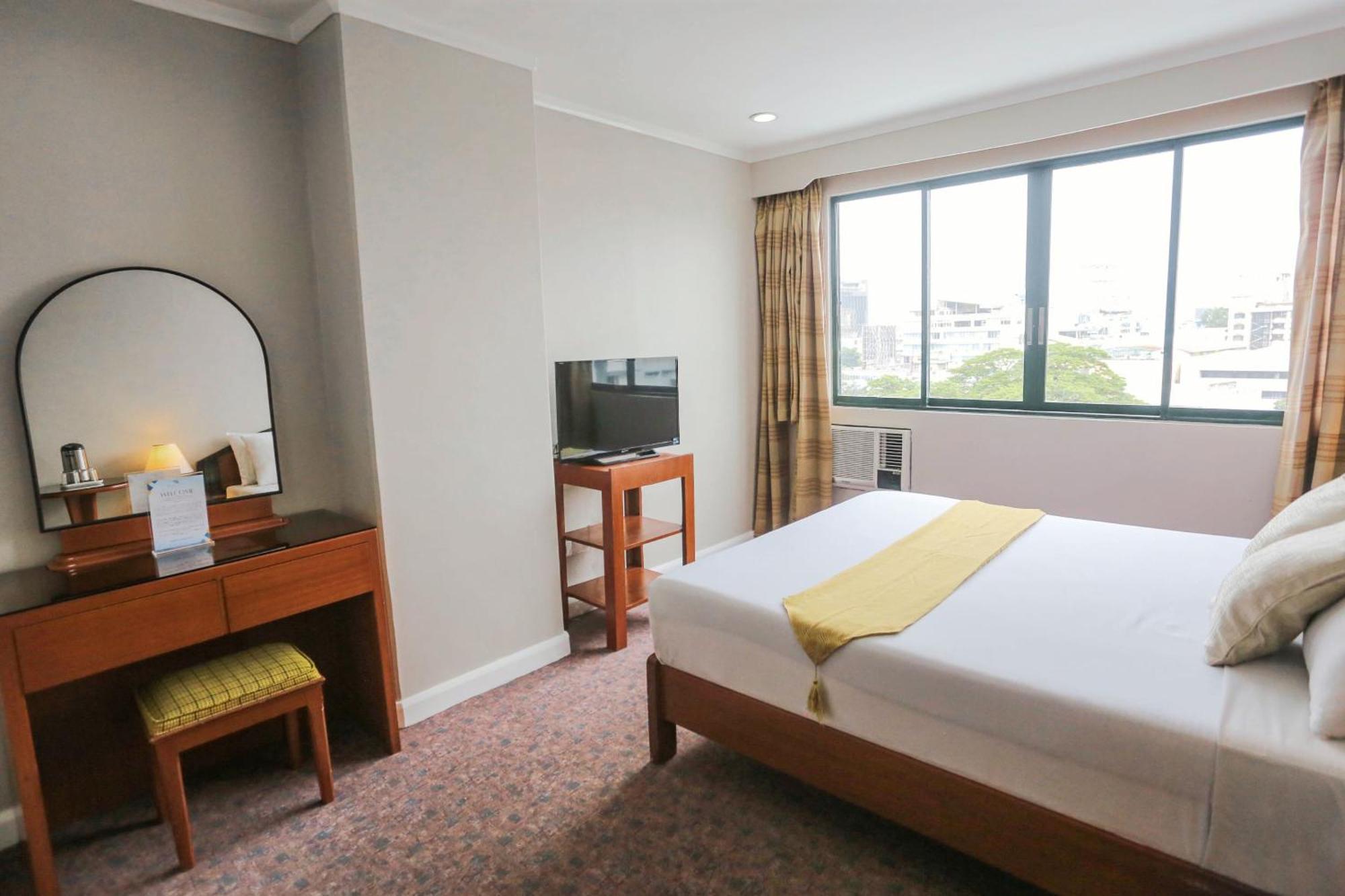 Holiday Plaza Hotel - Cebu Esterno foto