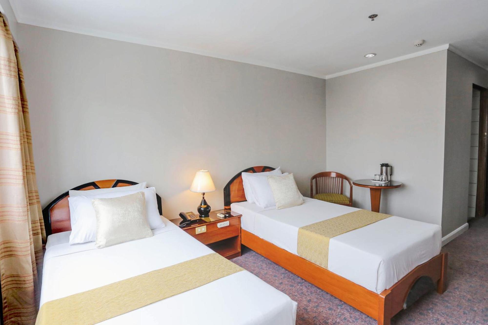 Holiday Plaza Hotel - Cebu Esterno foto