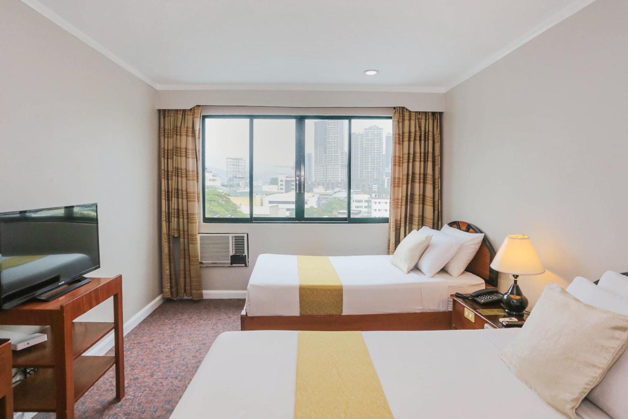 Holiday Plaza Hotel - Cebu Esterno foto