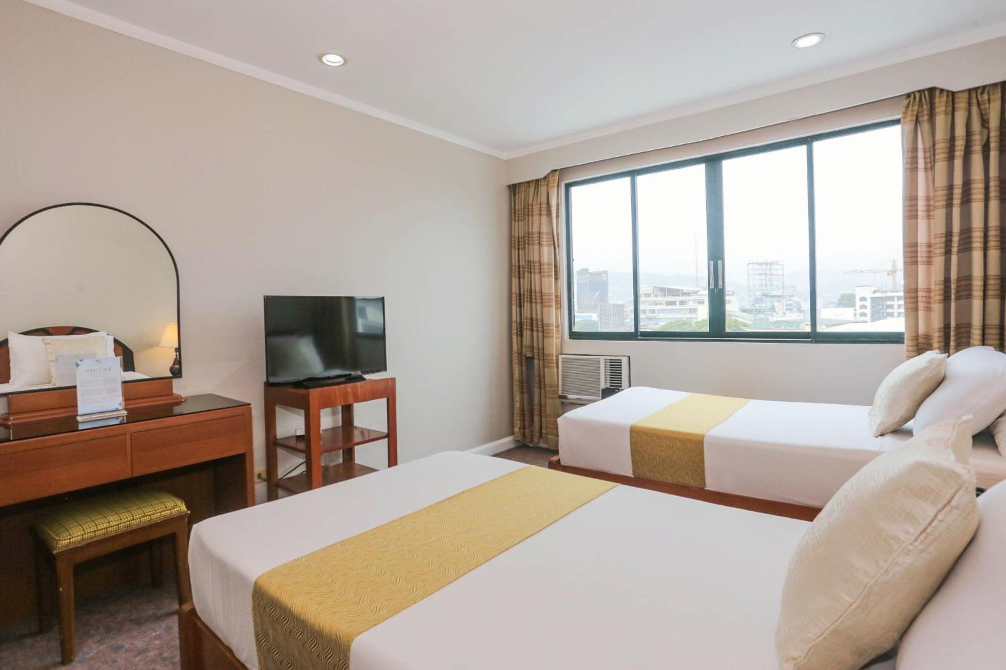 Holiday Plaza Hotel - Cebu Esterno foto
