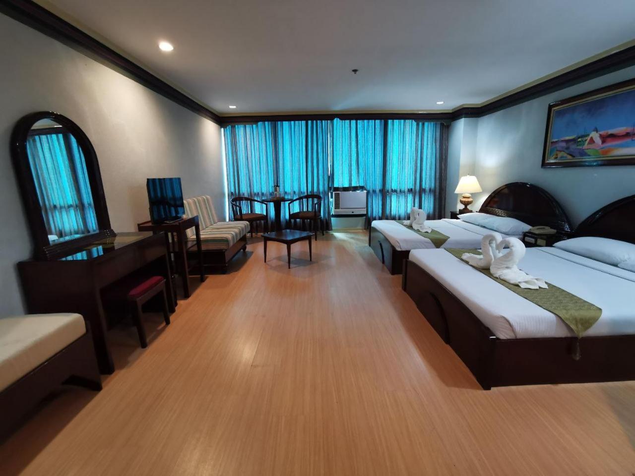 Holiday Plaza Hotel - Cebu Esterno foto