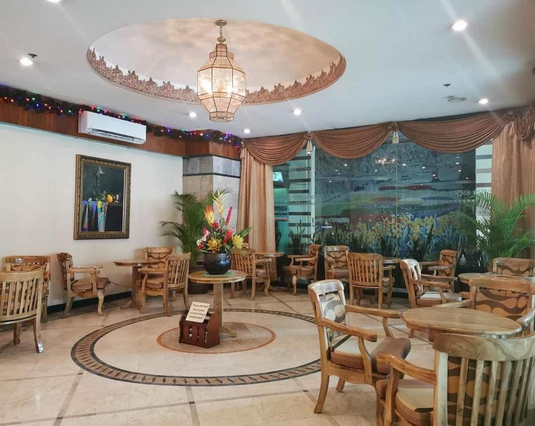 Holiday Plaza Hotel - Cebu Esterno foto
