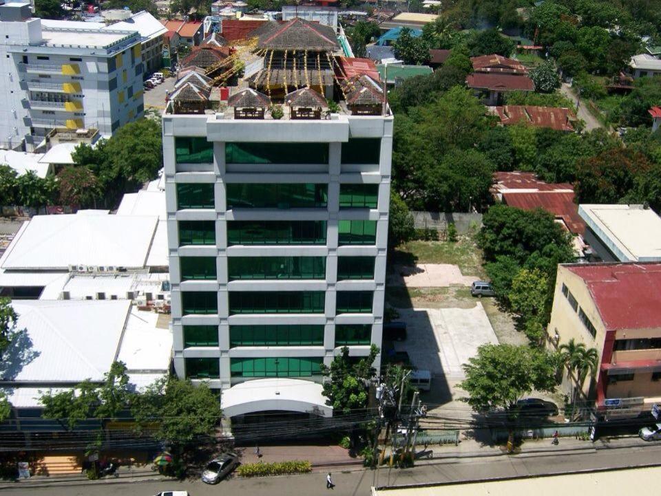 Holiday Plaza Hotel - Cebu Esterno foto