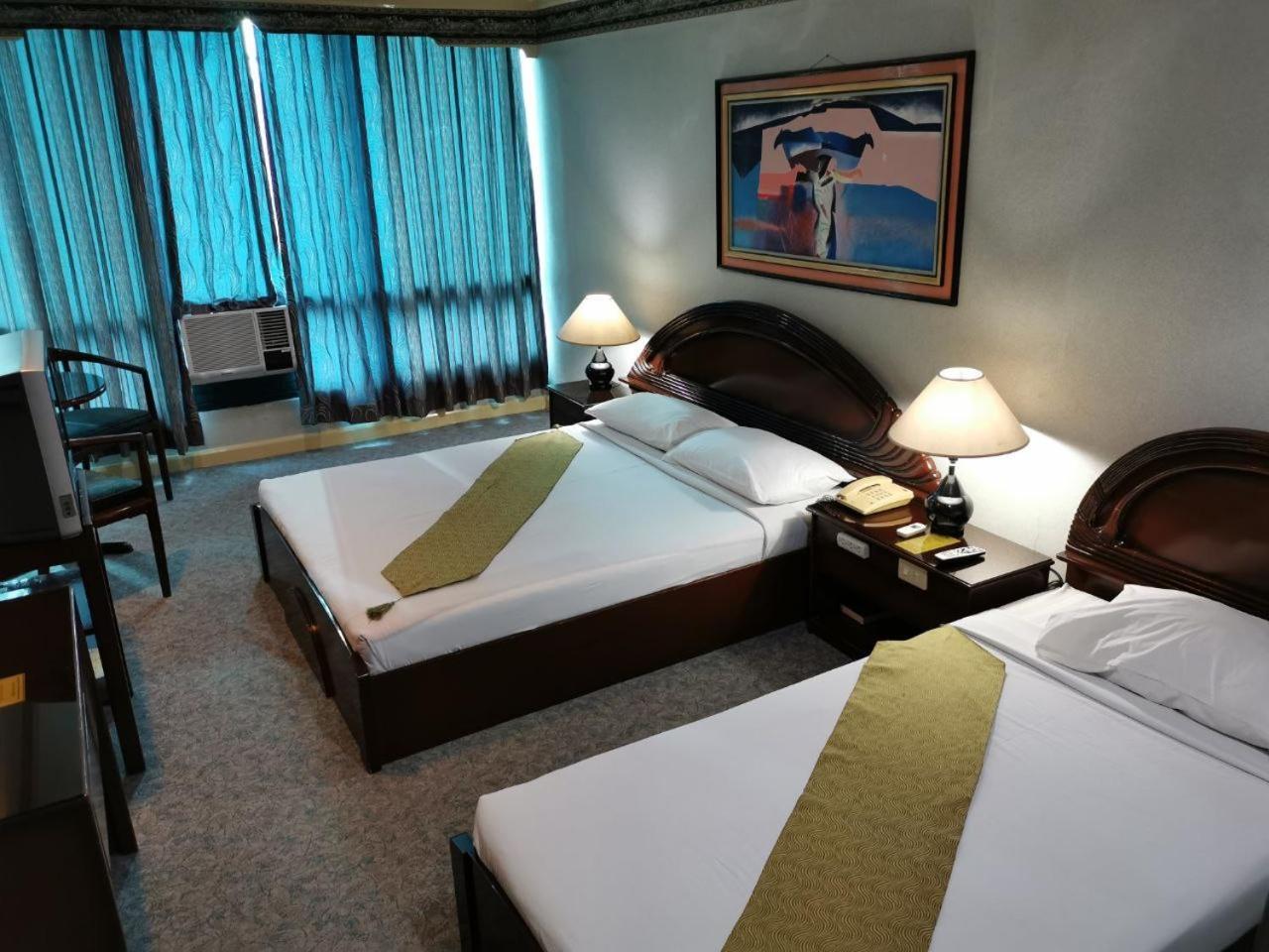 Holiday Plaza Hotel - Cebu Esterno foto