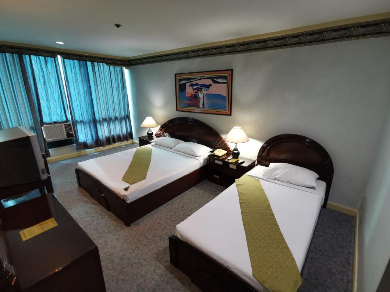 Holiday Plaza Hotel - Cebu Esterno foto